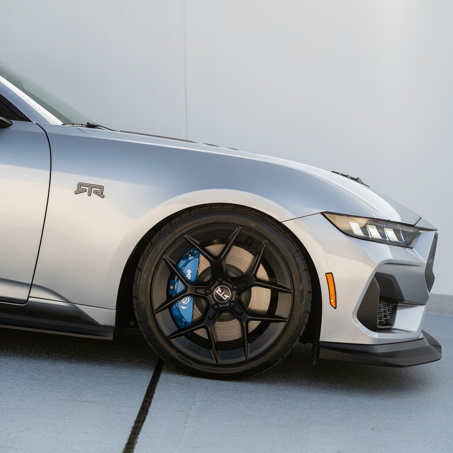 Aero 5 Wheel Kits (Set of 4 in Square/Staggered Combo) for Mustang 2005-23 & 2024+ | RTR - Available from NEMESISUK.COM