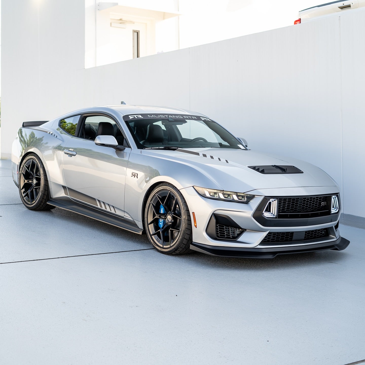 Aero 5 Wheel Kits (Set of 4 in Square/Staggered Combo) for Mustang 2005-23 & 2024+ | RTR - Available from NEMESISUK.COM