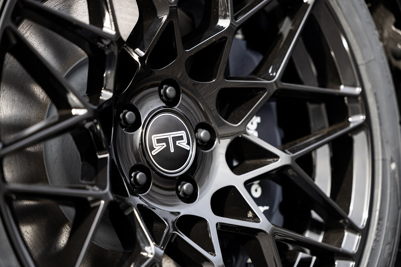 Tech Mesh Wheel Kits (Set of 4 in Square/Staggered Combo) for Mustang 2005-23 & 2024+ | RTR - Available from NEMESISUK.COM